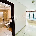 Elegant Studio Flat In Downtown